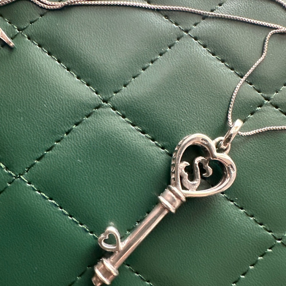 Sterling Silver Heart diamond Key Pendant Necklace JWBR - Picture 3 of 3